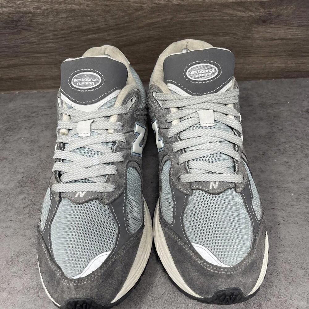 New Balance 2002R Shoes Mens Size 8.5 Grey Blue Sneakers - Picture 3 of 11
